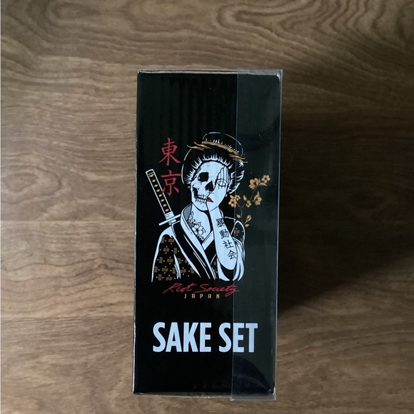 riot society Other - Riot Society Sake Set